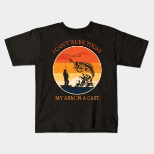 I can't work today my arm in a cast Funny Fishing Kids T-Shirt